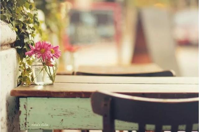 我们站着不说话，就十分美好