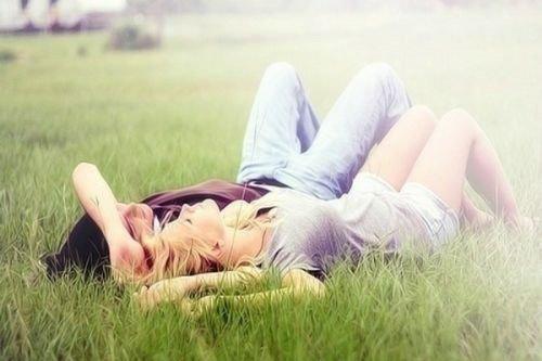 经典唯美的爱情语录短句，因为爱过所以慈悲，因为懂得所以宽容