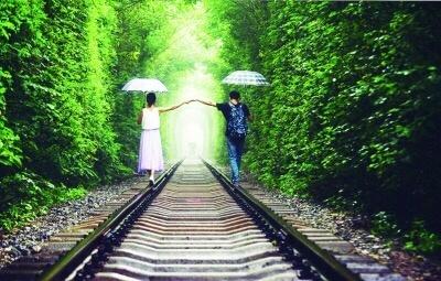 到了一定年龄，便要学会寡言，每一句话都要有用，有重量