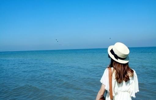 一句话心累伤感的情感语录配图