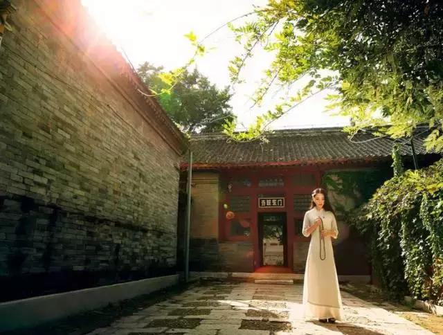 谁都不容易，请不要搬弄是非