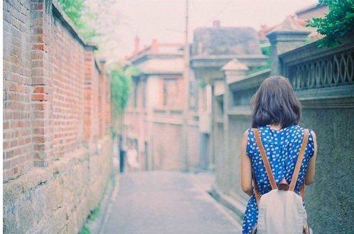 人生感悟：寂寞深处无人知，对酒沉诗人笑痴