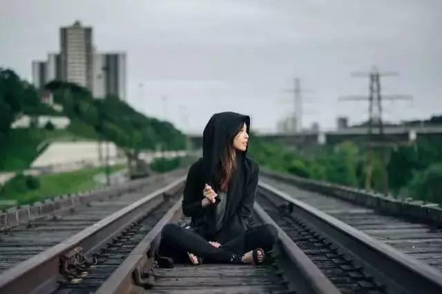 和谁舒服就和谁在一起