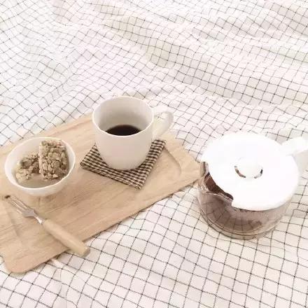 他到底哪里好,值得你红了眼还要笑着原谅 他到底哪里好,值得你红了眼还要笑着原谅