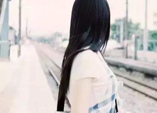 世人多喧哗，我情愿孤独