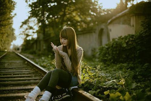 时间会告诉你，越是平凡的陪伴，就越长久