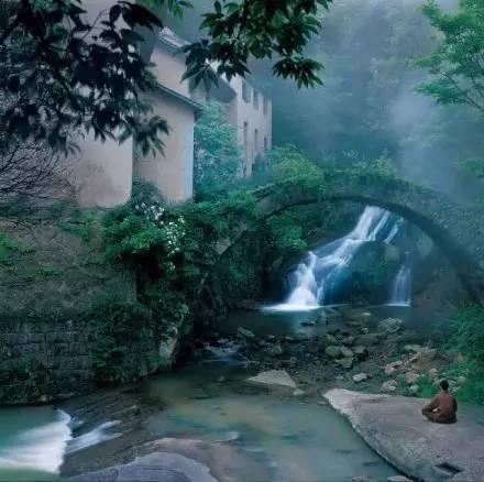 我在这人世流浪，梦一场痴心妄想