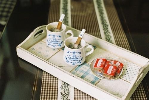 生命中，有一个人可以惦念，是缘分；有一个人惦念自己，是幸福