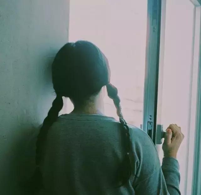 真佩服你独自咽下心酸，只会说：“没事”