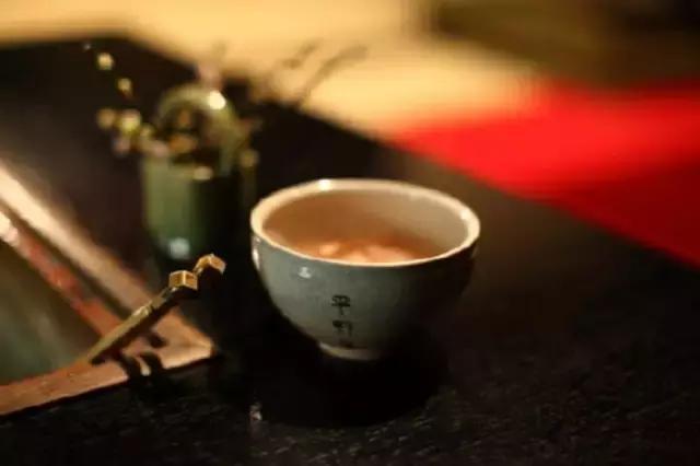 让手中的日子温厚如茶