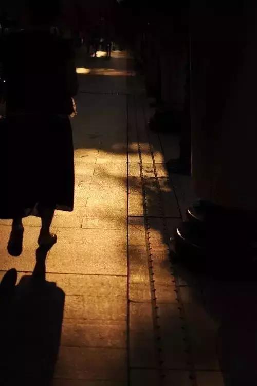 做人：凭良心，尽本分