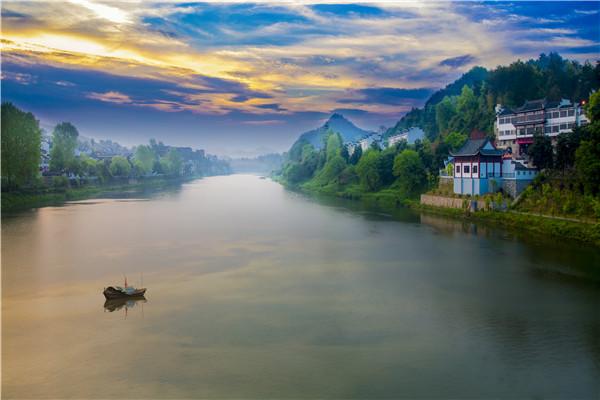 靠山山会倒，靠人人会跑，只有自己最可靠