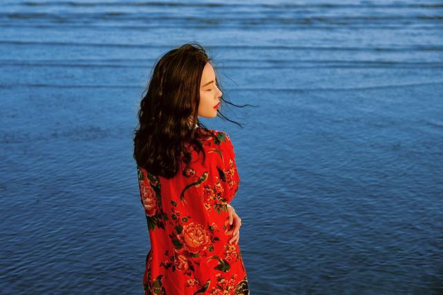 心情语录：梦已逝，心已碎，留下的只是在为离开做准备