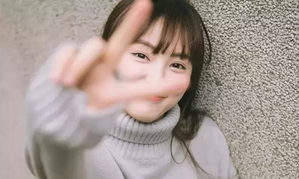 没有人知道你的难，因为你笑起来那么甜