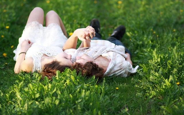 经典唯美的爱情语录短句，因为爱过所以慈悲，因为懂得所以宽容