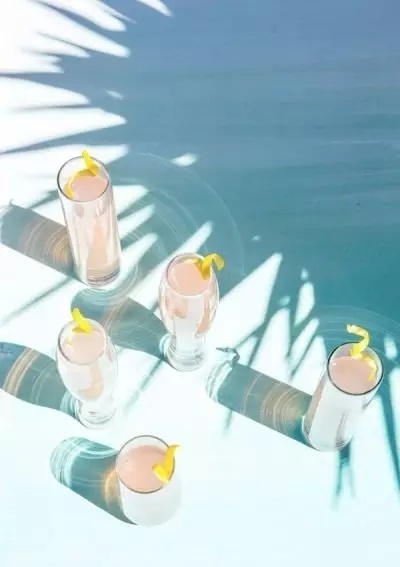 世界让我遍体鳞伤,但伤口长出的却是翅膀 世界让我遍体鳞伤,但伤口长出的却是翅膀