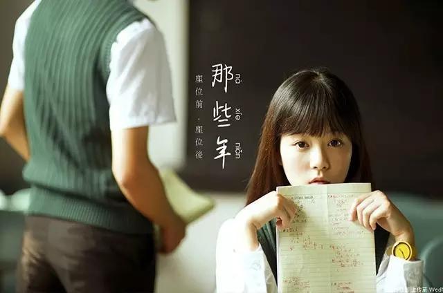 据说那些你一笑就跟着你笑的人，不是傻子就是爱你的人