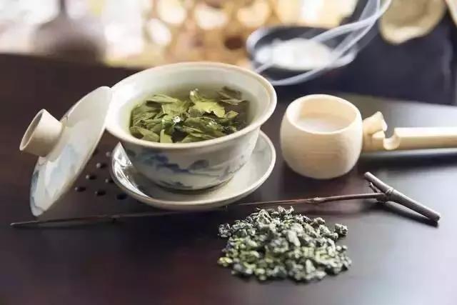 品一盏茶，洗去沧桑