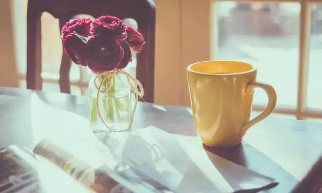 人字有两笔 : 一笔写执着，一笔写放下