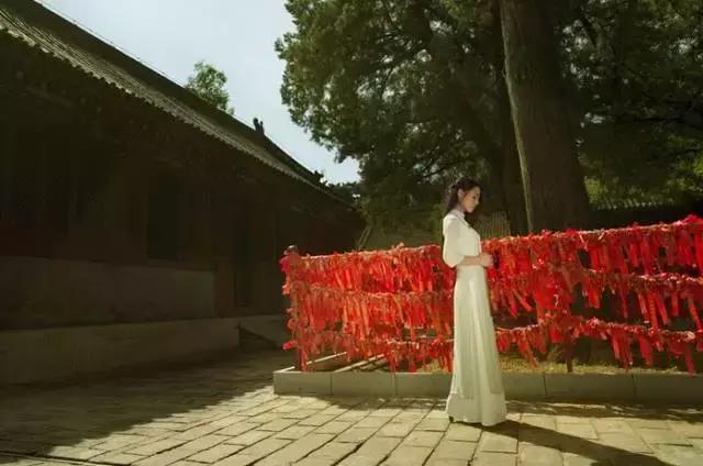 谁都不容易，请不要搬弄是非