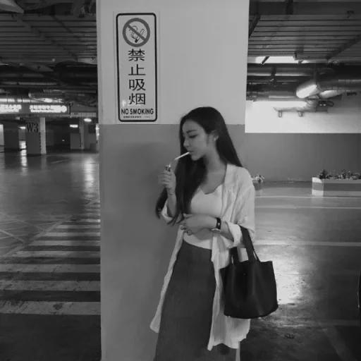 情感语录：后来你走了，我熬夜的习惯却怎么都改不掉