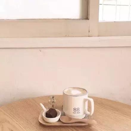 他到底哪里好,值得你红了眼还要笑着原谅 他到底哪里好,值得你红了眼还要笑着原谅