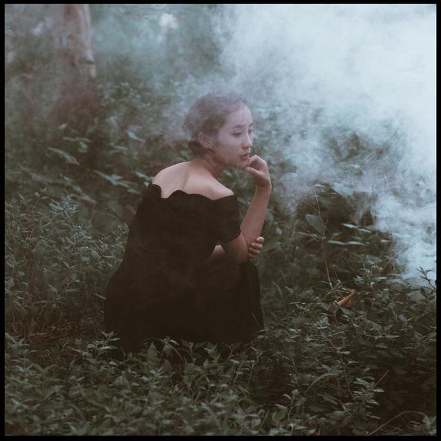 世上有两样东西不可直视 ，一是太阳 ，二是人心