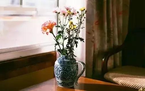 因为看轻，所以快乐；因为看淡，所以幸福