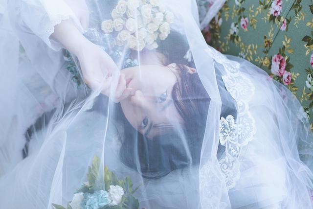 心情语录：梦已逝，心已碎，留下的只是在为离开做准备