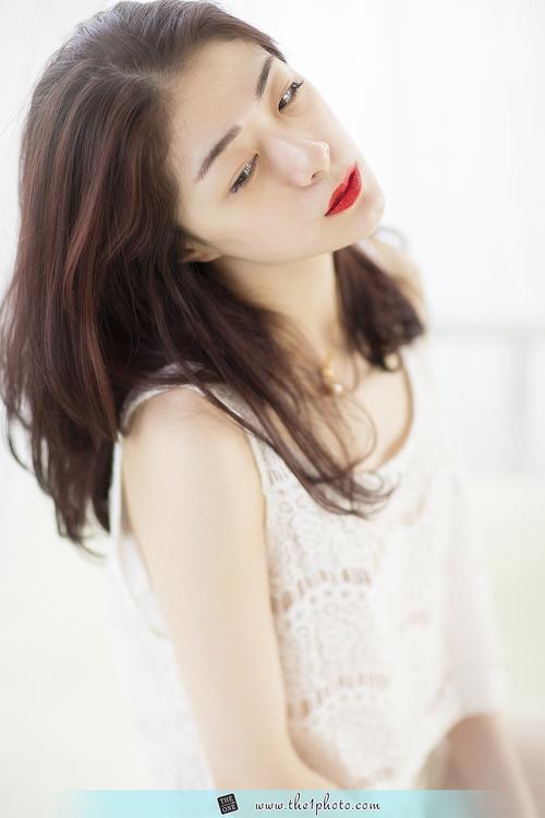 世上有两样东西不可直视 ，一是太阳 ，二是人心