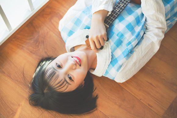 抬头需要底气，弯腰需要勇气