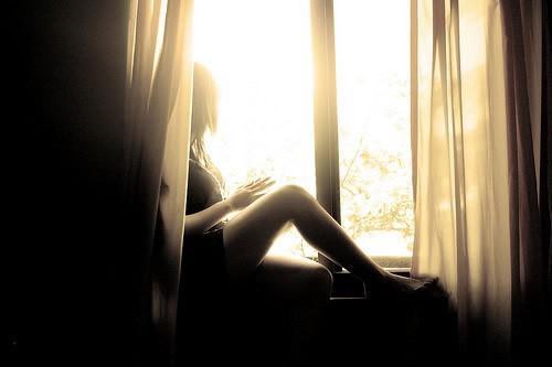 一句话心累伤感的情感语录配图