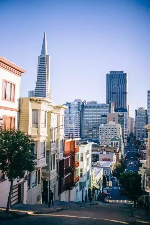 越走越长的是回忆，越走越短的是人生