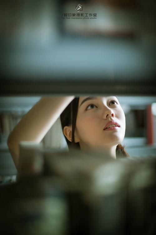 世上有两样东西不可直视 ，一是太阳 ，二是人心