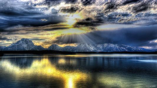 人不会因为知道而改变，只会因为触动而改变