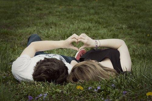 经典唯美的爱情语录短句，因为爱过所以慈悲，因为懂得所以宽容