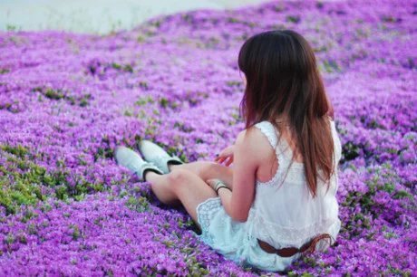 何处不相逢，何处不离人，一切皆随风