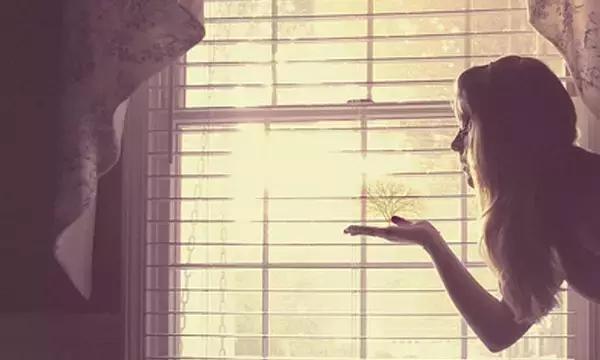 做一个善忘的人，潇洒走一生