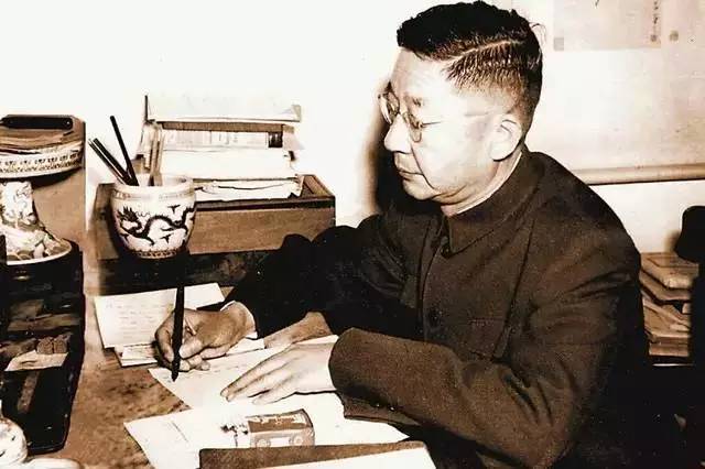 老舍：秋天一定要住北平