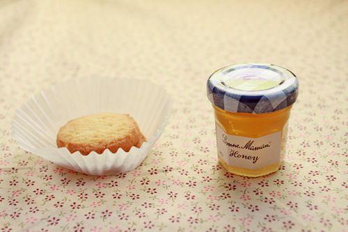 一个人时，善待自己；两个人时，善待对方