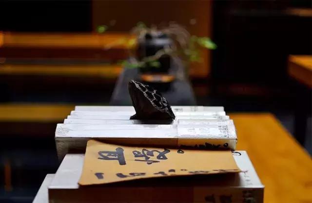 茶亦醉人何必酒，书能香我无须花