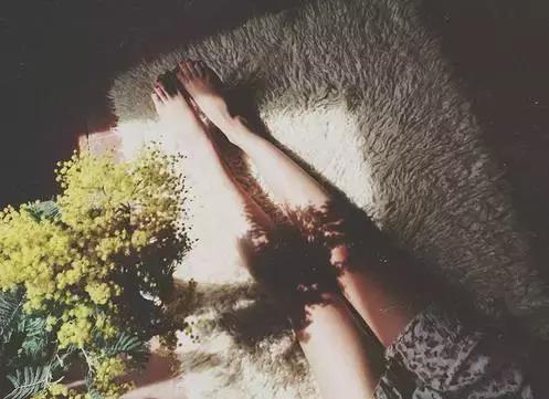 人字有两笔 : 一笔写执着，一笔写放下