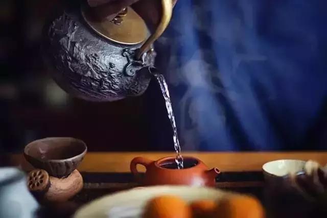品一盏茶，洗去沧桑