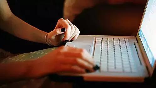 有时候,忘不掉的人就别忘了吧 有时候,忘不掉的人就别忘了吧