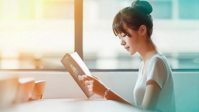 朋友圈情感语录：转身，尘世换了颜色