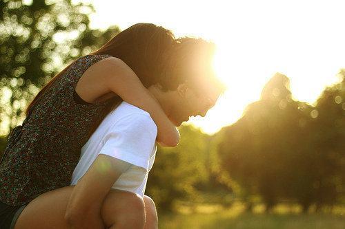 经典唯美的爱情语录短句，因为爱过所以慈悲，因为懂得所以宽容