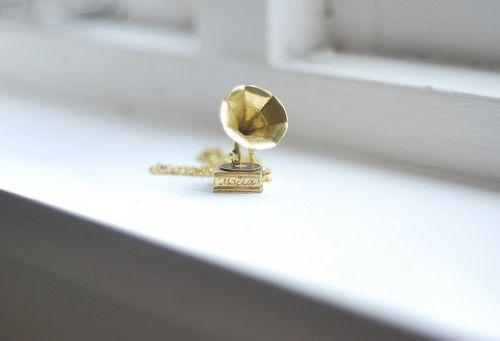 一个人时，善待自己；两个人时，善待对方