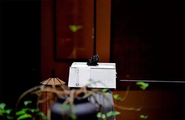 茶亦醉人何必酒，书能香我无须花