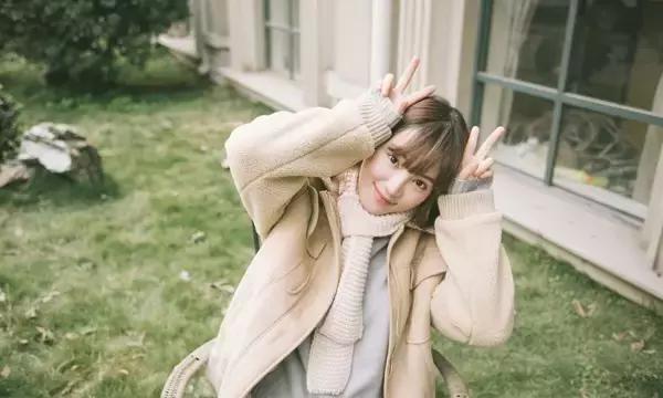 没有人知道你的难，因为你笑起来那么甜