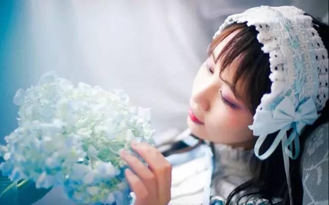 练就两项本领：说话让人结缘，做事让人感动